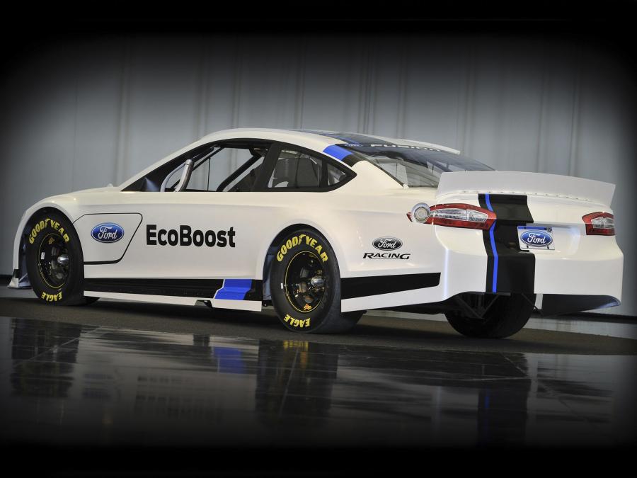  Ford Fusion NASCAR Race Car 2012 года  (фото 3 из 17)
